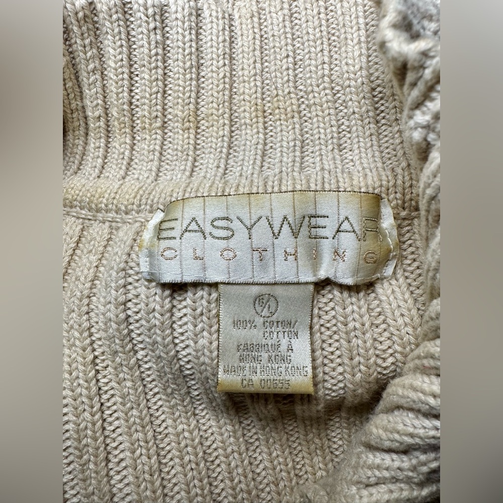 Thick Ribbed Collared Sweater. - Picture 10 of 10